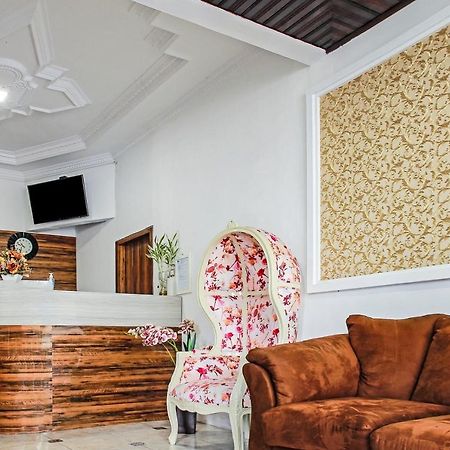 Oyo 90221 Makarim Guest House Syariah Pangkalanbuun Exterior photo