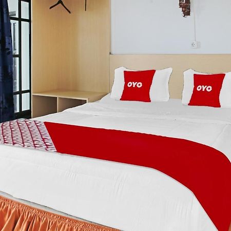 Oyo 90221 Makarim Guest House Syariah Pangkalanbuun Exterior photo
