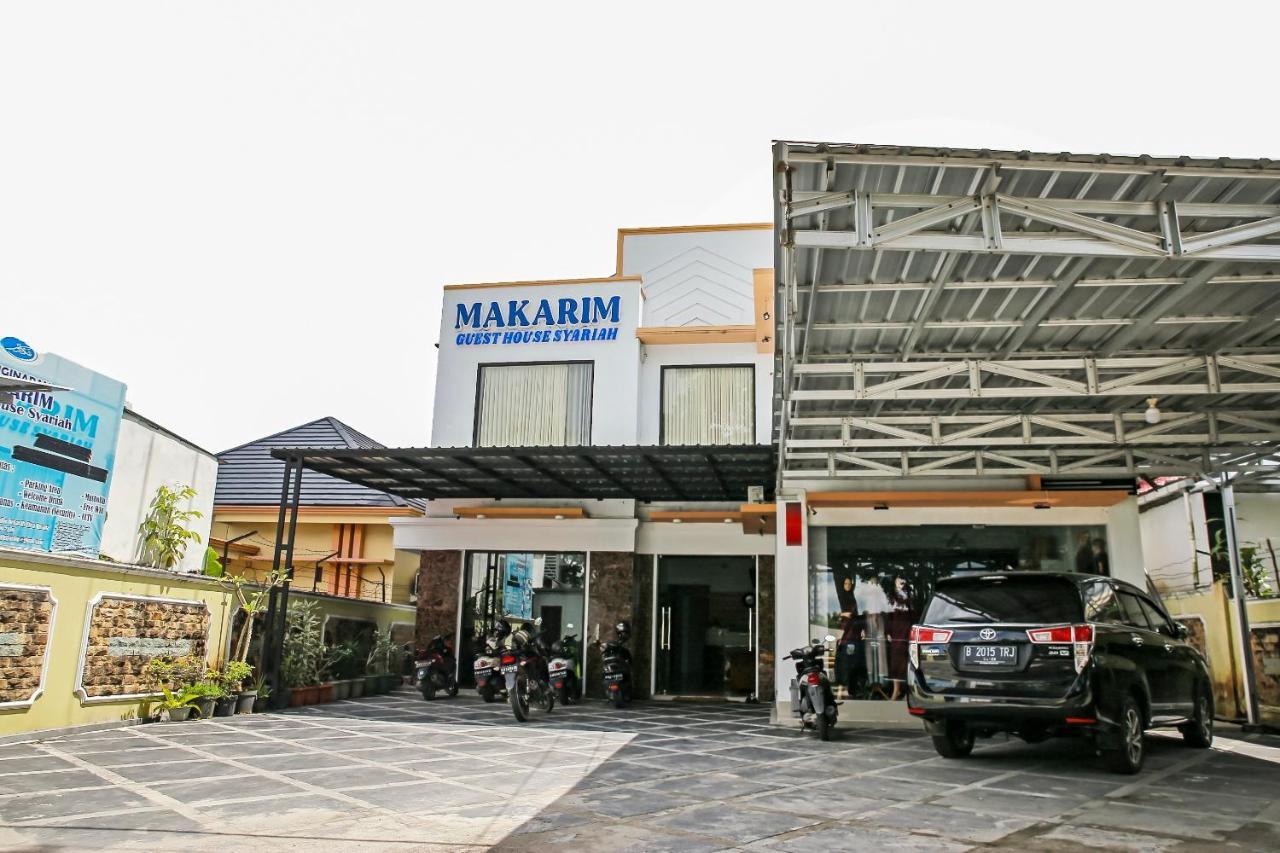Oyo 90221 Makarim Guest House Syariah Pangkalanbuun Exterior photo