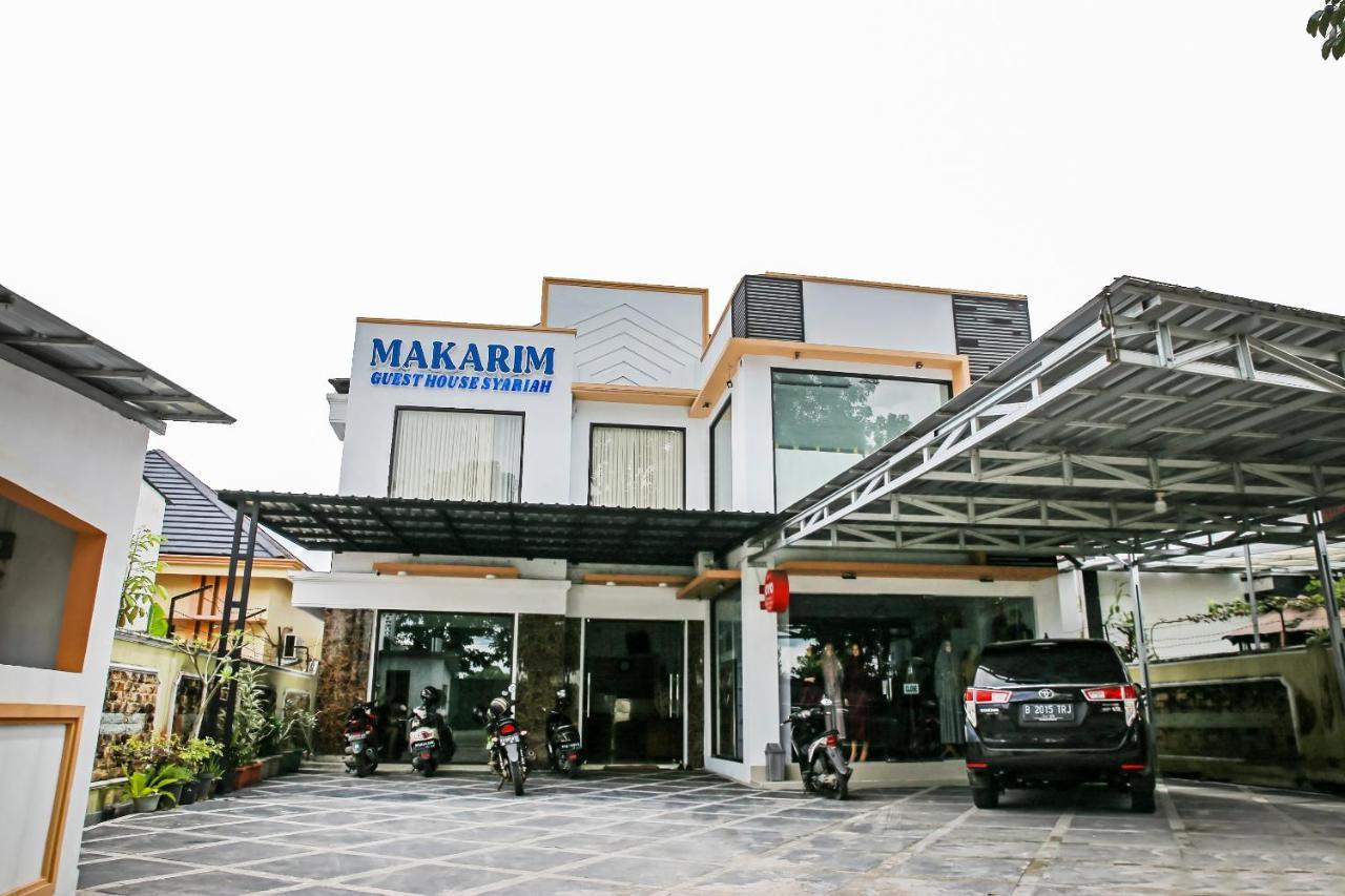 Oyo 90221 Makarim Guest House Syariah Pangkalanbuun Exterior photo