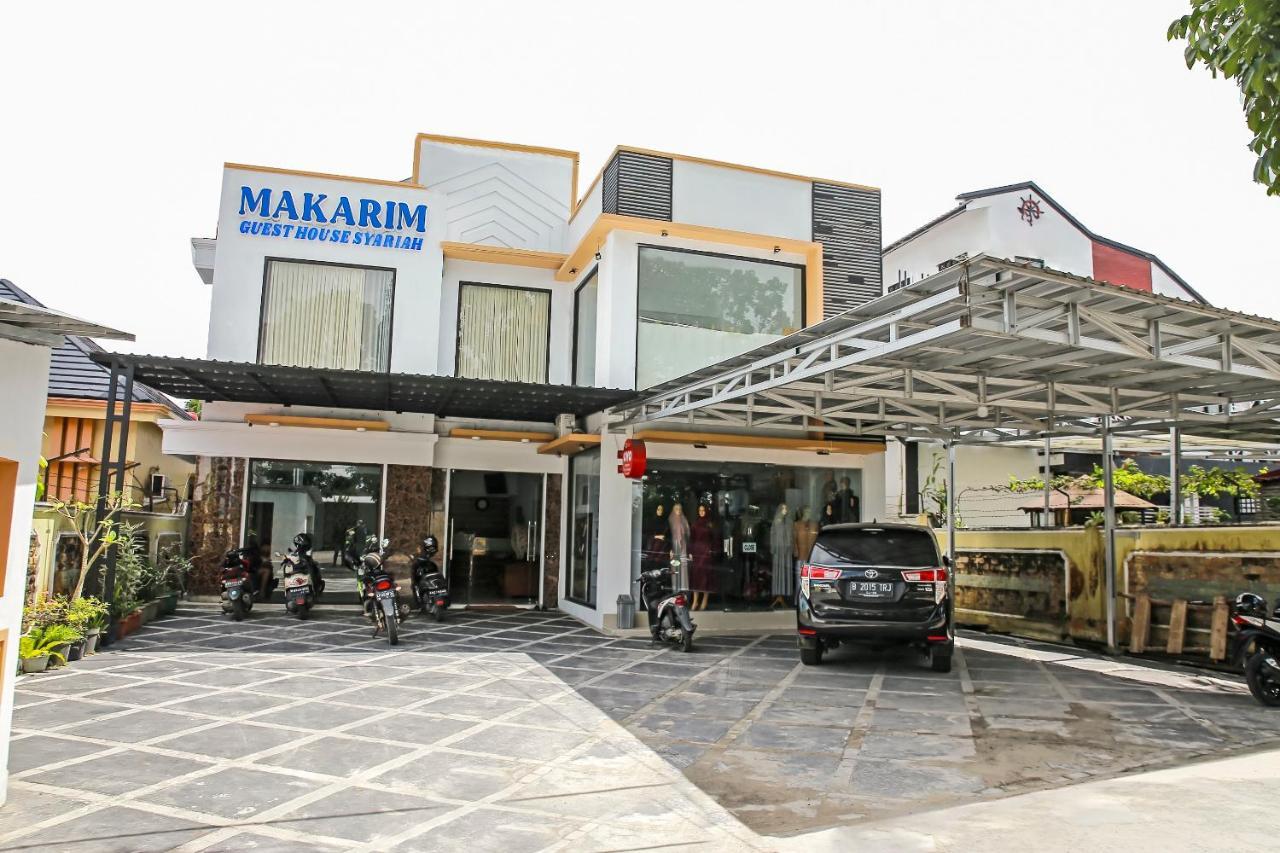 Oyo 90221 Makarim Guest House Syariah Pangkalanbuun Exterior photo
