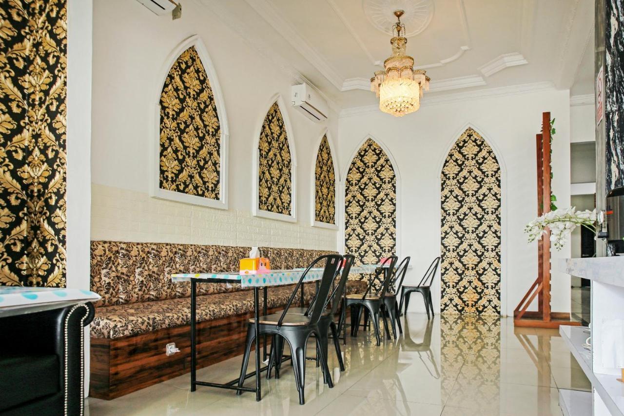 Oyo 90221 Makarim Guest House Syariah Pangkalanbuun Exterior photo