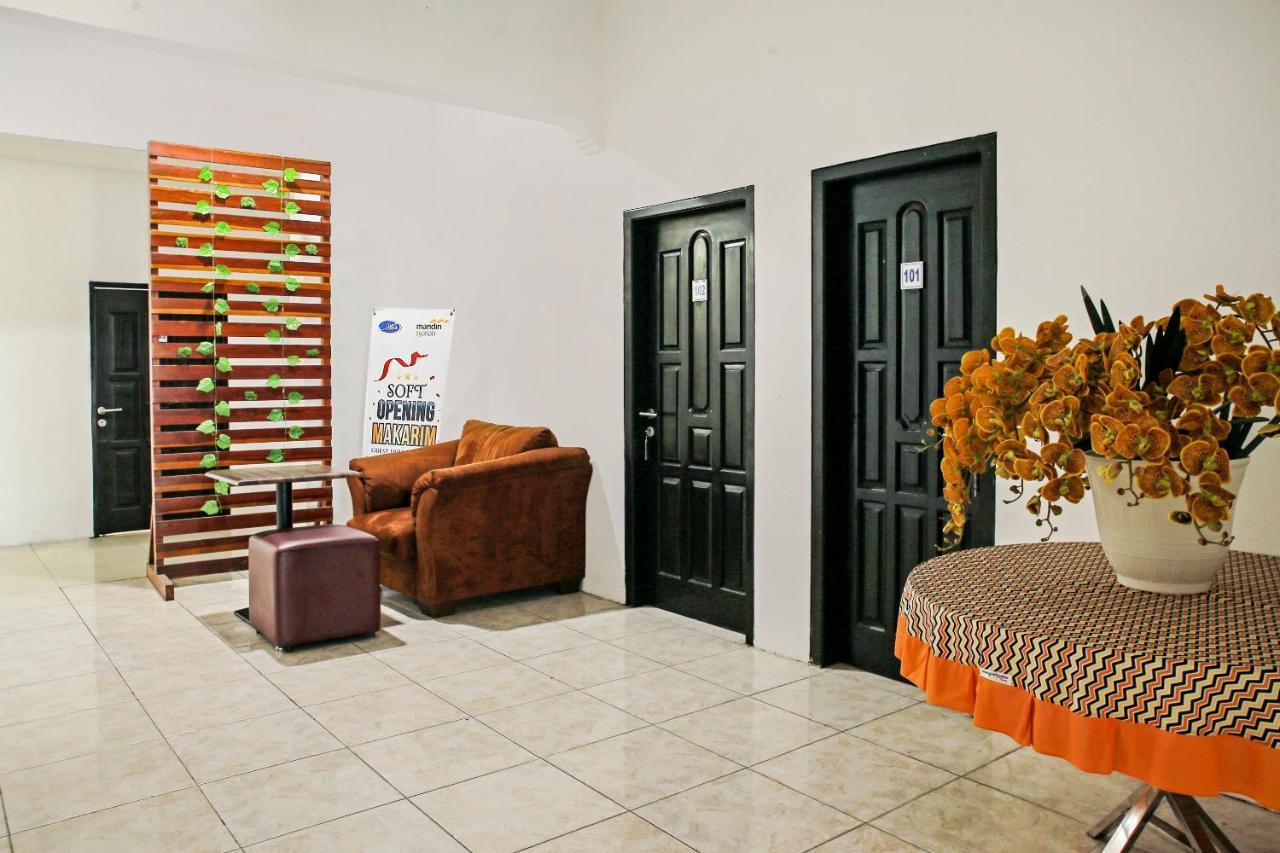 Oyo 90221 Makarim Guest House Syariah Pangkalanbuun Exterior photo