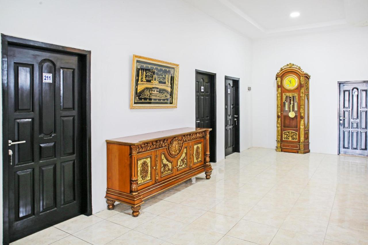Oyo 90221 Makarim Guest House Syariah Pangkalanbuun Exterior photo