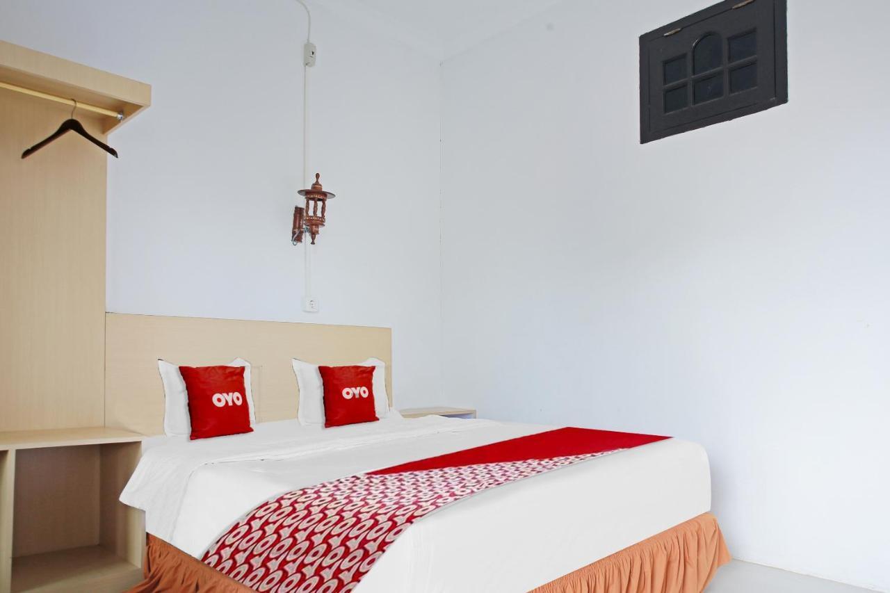 Oyo 90221 Makarim Guest House Syariah Pangkalanbuun Exterior photo