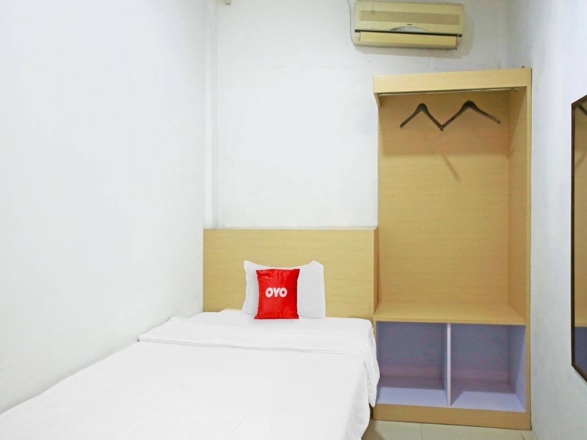 Oyo 90221 Makarim Guest House Syariah Pangkalanbuun Exterior photo