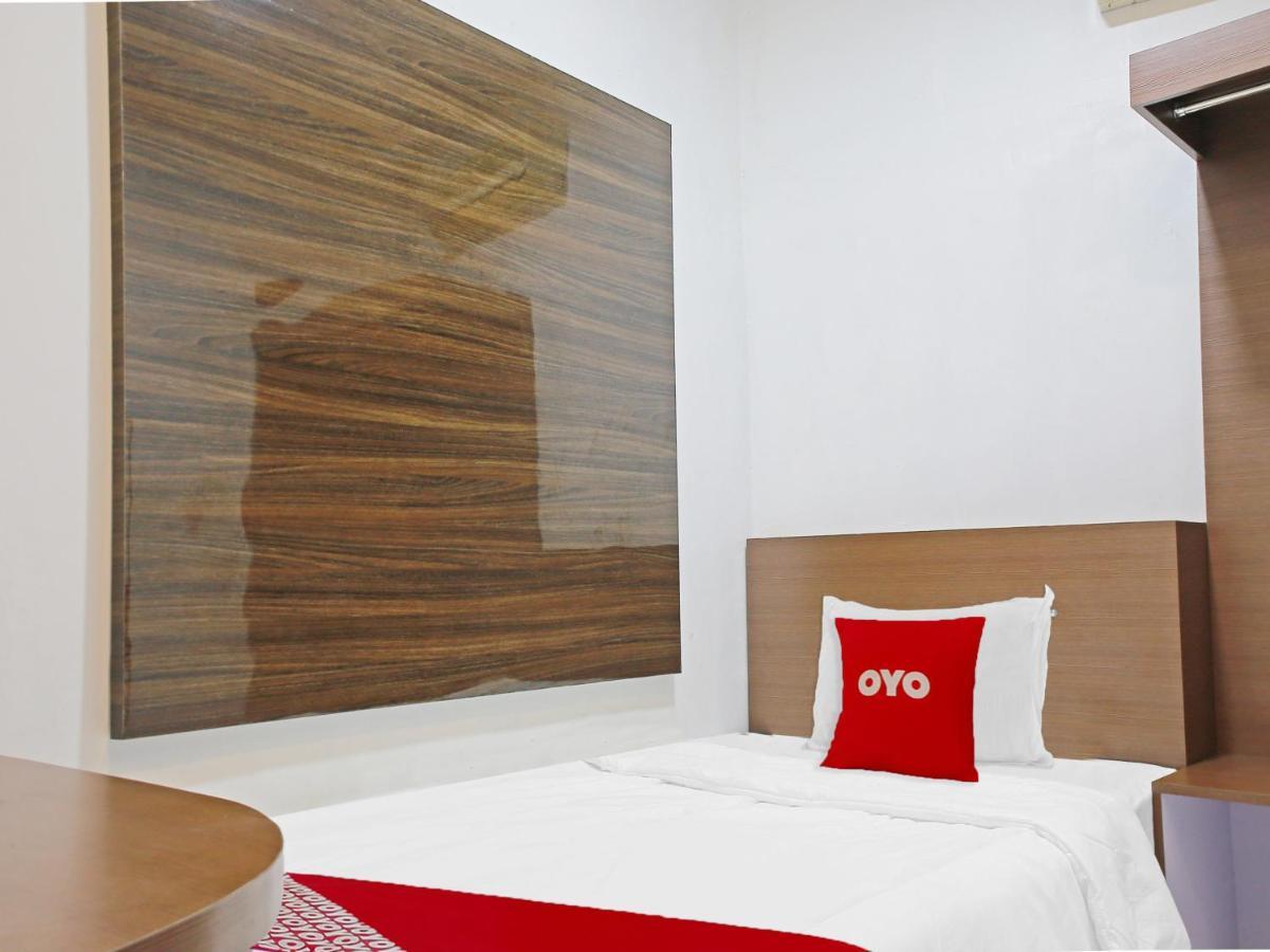 Oyo 90221 Makarim Guest House Syariah Pangkalanbuun Exterior photo
