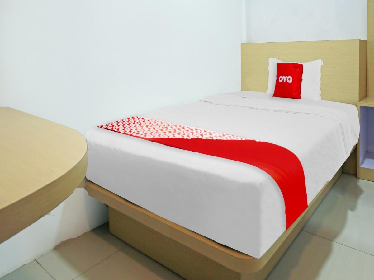 Oyo 90221 Makarim Guest House Syariah Pangkalanbuun Exterior photo