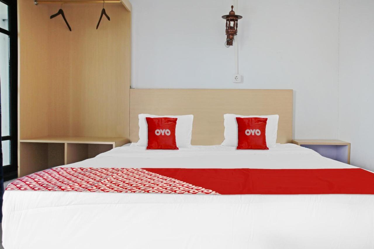 Oyo 90221 Makarim Guest House Syariah Pangkalanbuun Exterior photo