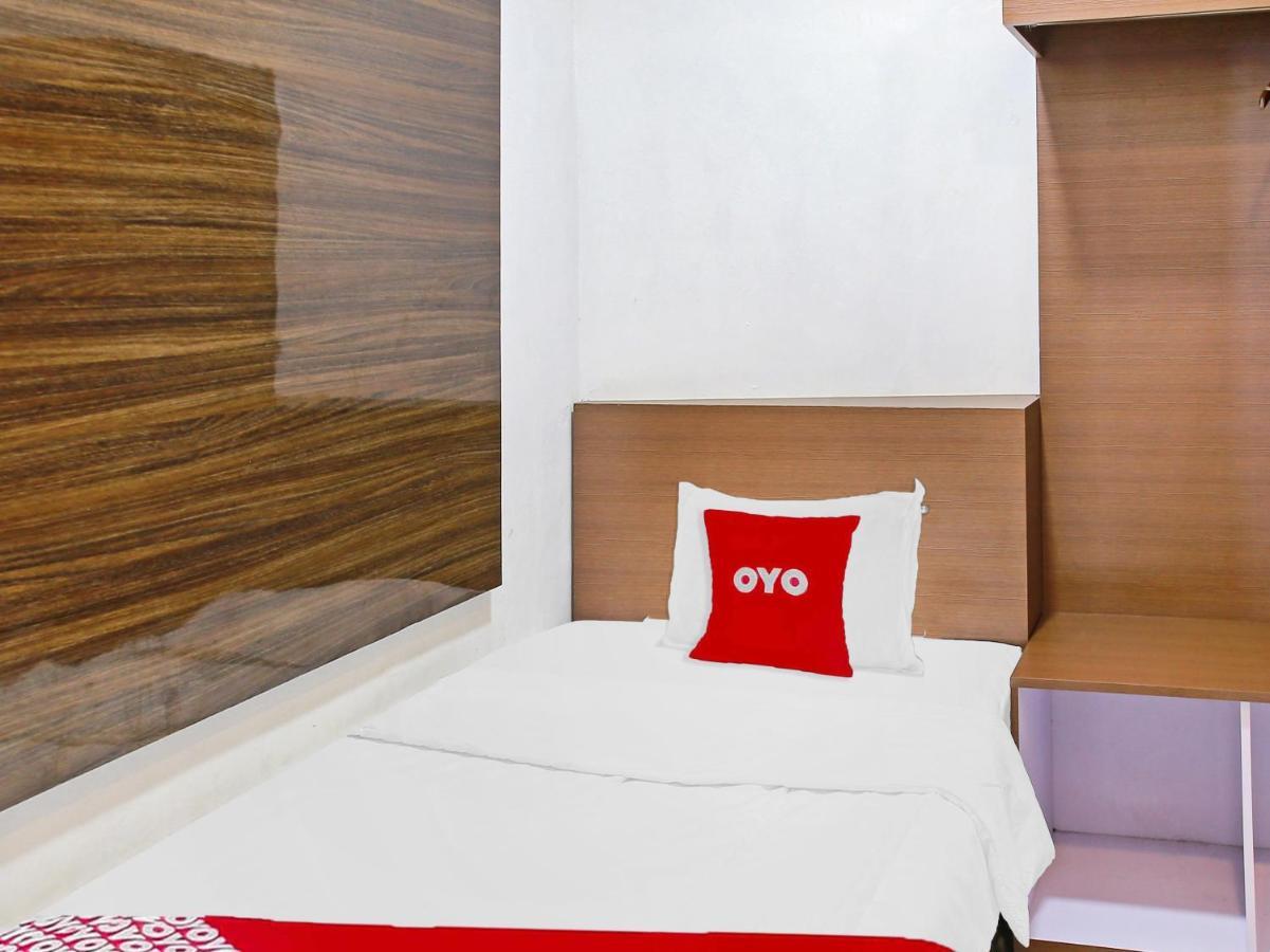 Oyo 90221 Makarim Guest House Syariah Pangkalanbuun Exterior photo
