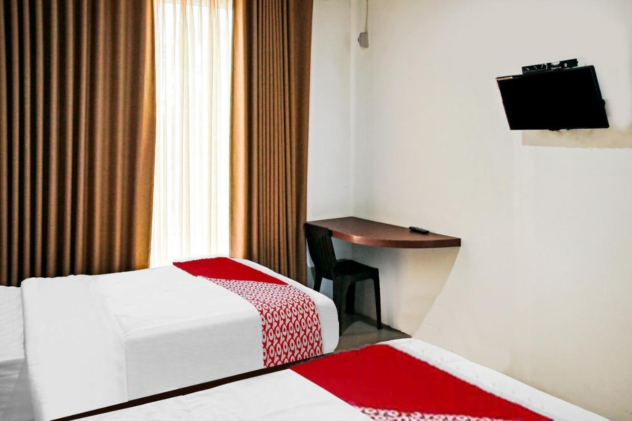 Oyo 90221 Makarim Guest House Syariah Pangkalanbuun Exterior photo