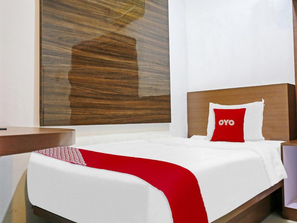 Oyo 90221 Makarim Guest House Syariah Pangkalanbuun Exterior photo