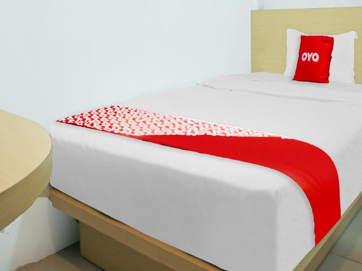 Oyo 90221 Makarim Guest House Syariah Pangkalanbuun Exterior photo
