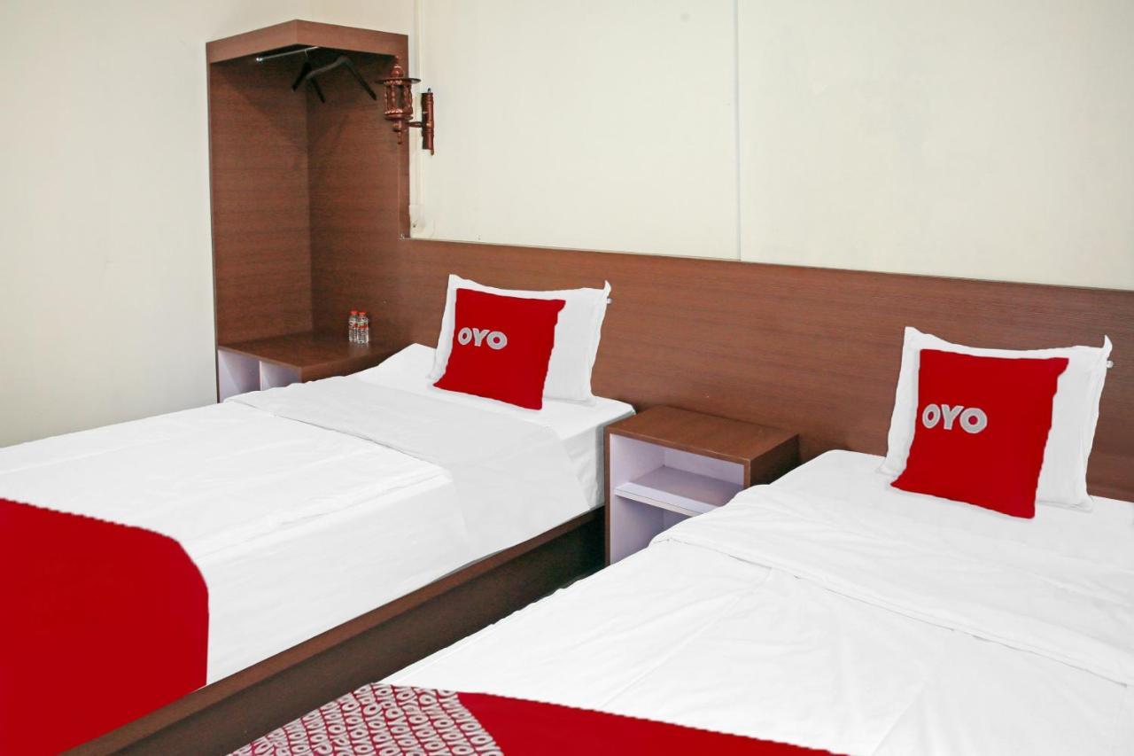 Oyo 90221 Makarim Guest House Syariah Pangkalanbuun Exterior photo