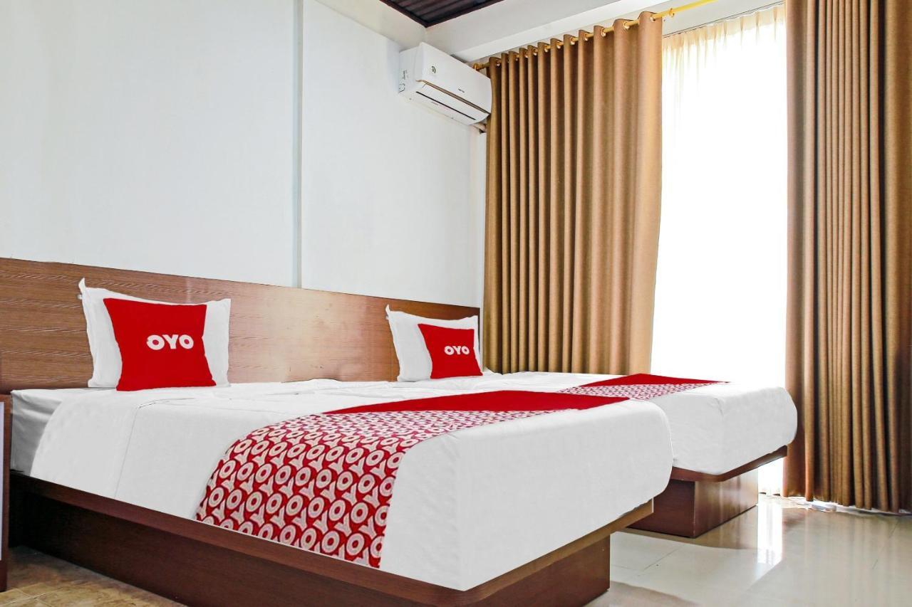 Oyo 90221 Makarim Guest House Syariah Pangkalanbuun Exterior photo